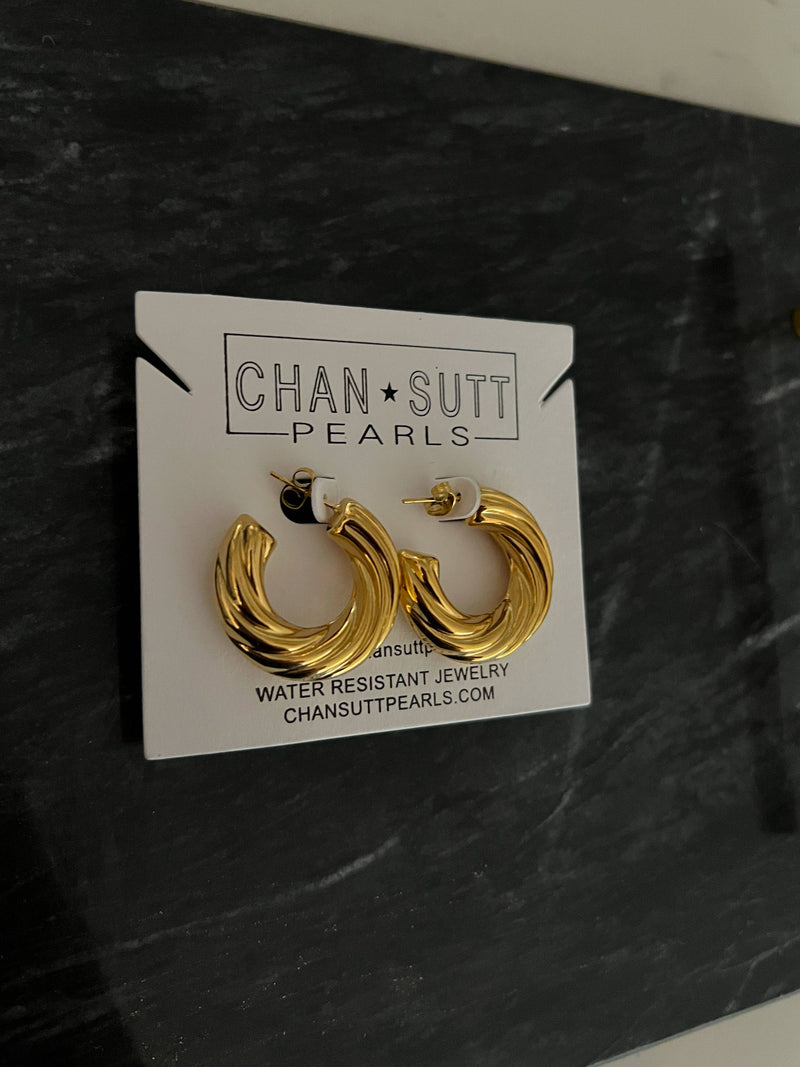 MEDIUM TWIST HOOPS - Enduring Style