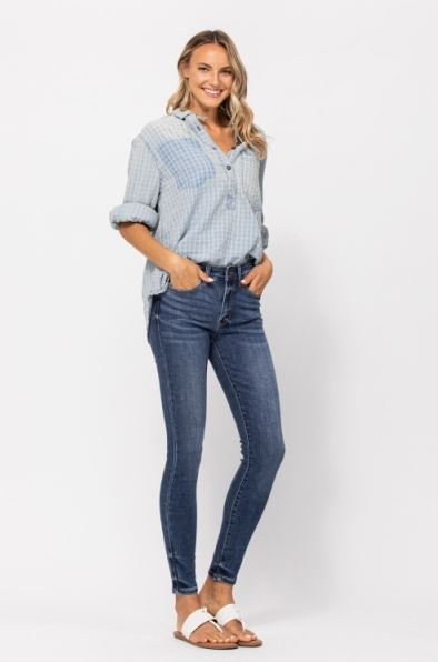 82252 Judy Blue Mid-Rise Skinny w/ Handsand